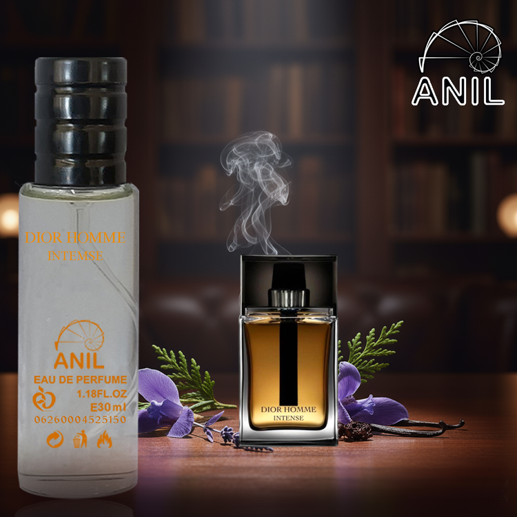 عطر آنیل با رایحه هوم گرم و گیرای فراخور آقایان شیک پوش و سخت پسند بوده که شیرینی نهایی عطر، بسیار محرک و جذب کننده است. نمای شیشه آن همچون Dior Homme بوده و رنگ مایع آن کمی تیره تر است. عطری بی نظیر برای فصل های سرد سال از جمله پاییز و زمستان.